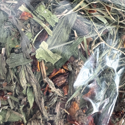 Excellent Kruidenhooi Weegbree en Tomaat 500 GR voor Knaagdieren