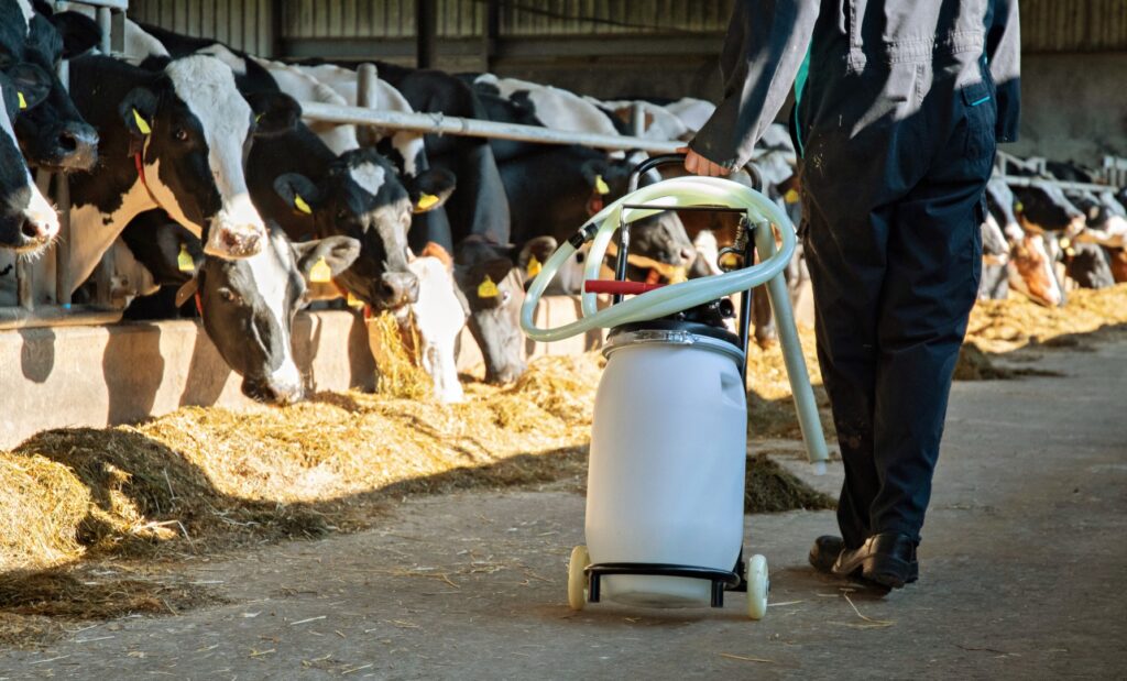Excellent Cow Drencher Kar - Mobiele trolley voor het verplaatsen van de Cow Drencher - afbeelding 2
