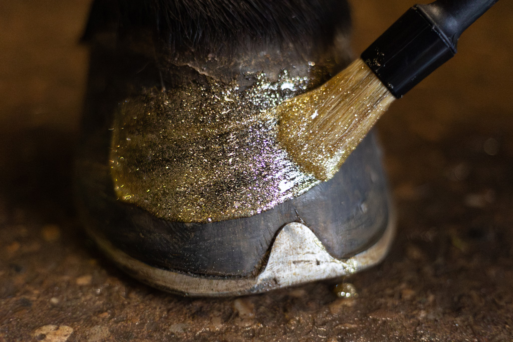 Excellent Horse Hi Gloss Glitter Hoof Polish Gold 150 ml - afbeelding 4