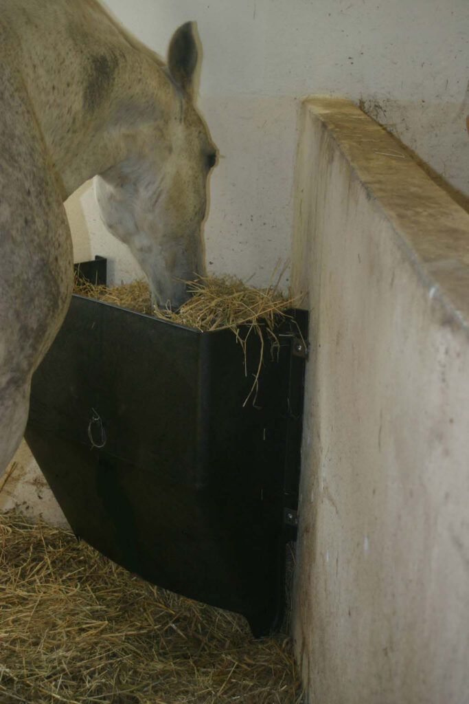 OK Plast Hooi Dispenser 200 l - Ruimtebesparende voederbak voor paarden - afbeelding 6