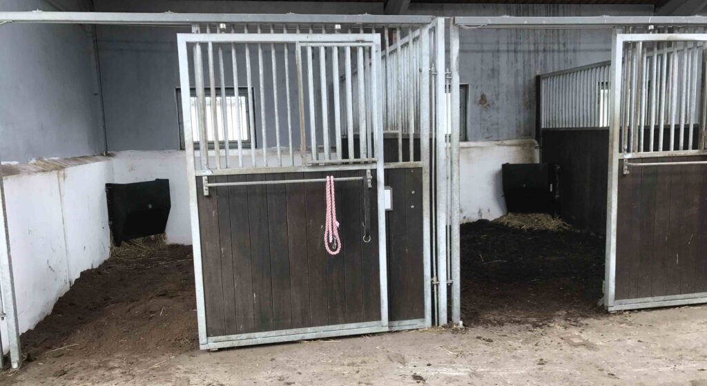OK Plast Hooi Dispenser 200 l - Ruimtebesparende voederbak voor paarden - afbeelding 5