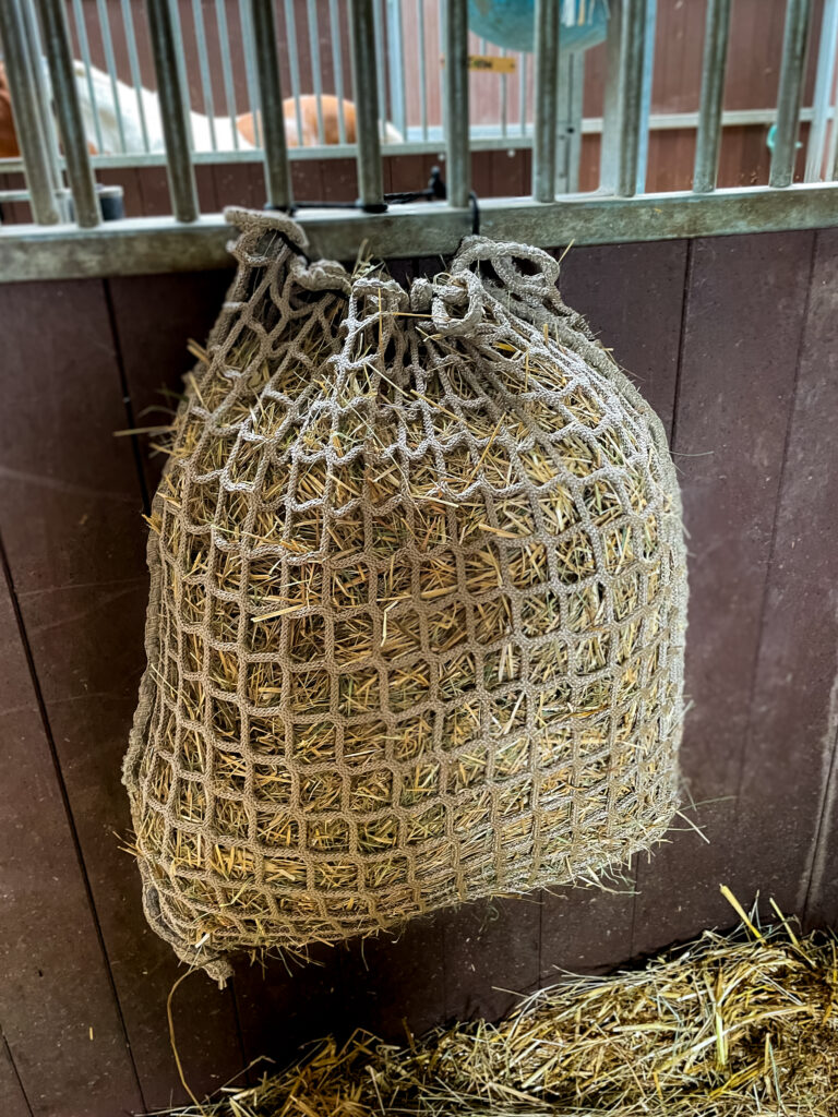Hay Slow Feeder Net 2,5 kg (45 mm) - Hooinet voor Paarden - afbeelding 3
