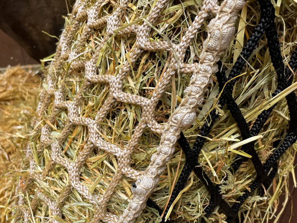 Hay Slow Feeder Net 10 kg (60/45 mm) - Hooinet voor Paarden - afbeelding 6
