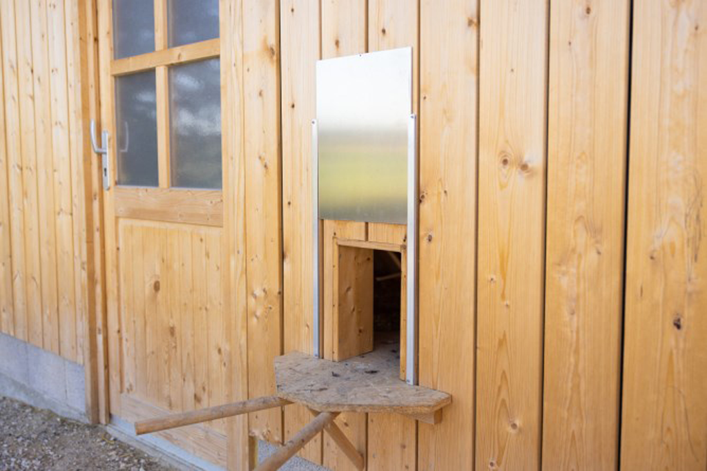 Kerbl Schuifdeur Met Rails 22 x 33 cm voor Pluimvee - afbeelding 2