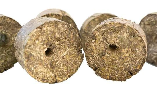 Lax Luzerne blok met gat 12,5 kg - Gezonde snack voor paarden - afbeelding 2