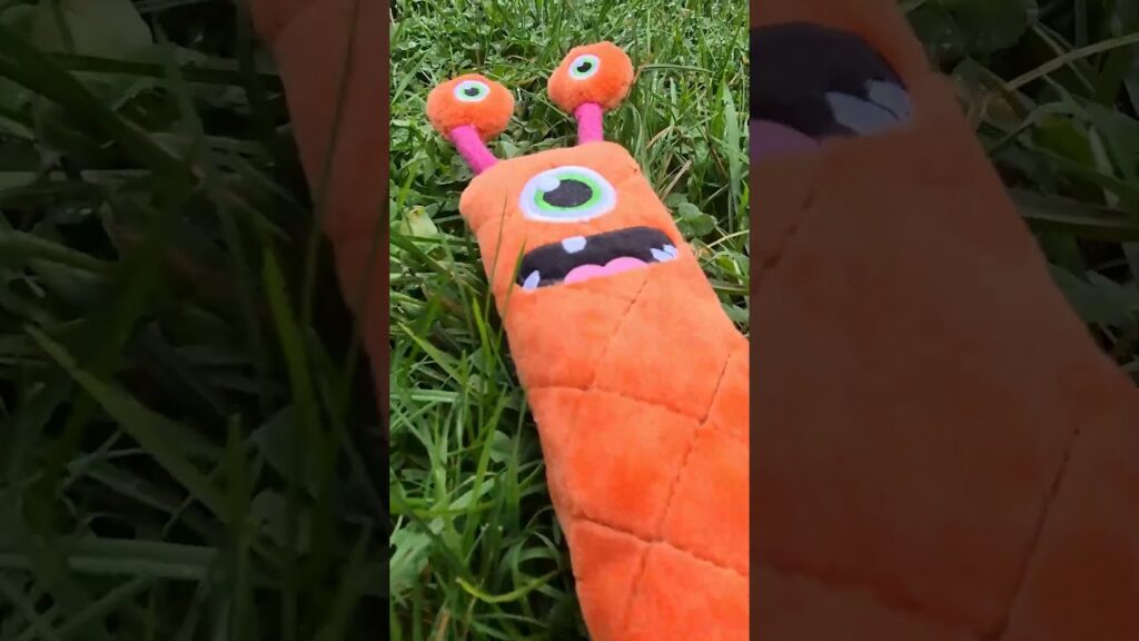 Dog Comets Invaders Oranje M - Knuffelbare Werpstok voor Honden - afbeelding 4